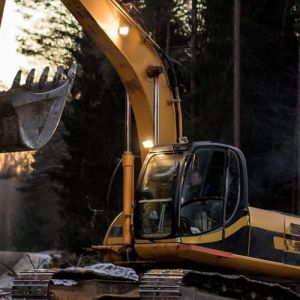 Разработка котлована экскаватором: особенности использования спецтехники