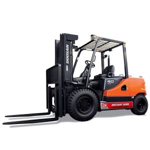 Дизельный вилочный погрузчик Doosan D40S-5