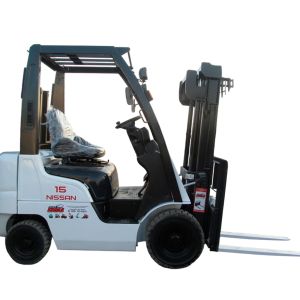 Бензиновый вилочный погрузчик Nissan L01A15