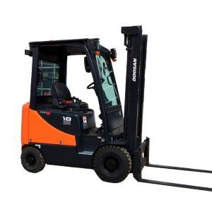 Дизельный вилочный погрузчик Doosan D18S-5