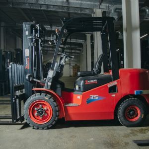 Бензиновый вилочный погрузчик Zauberg GB35