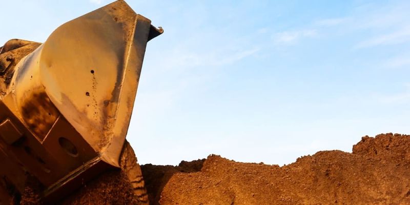 Как выбрать мини погрузчик: характеристики и особенности