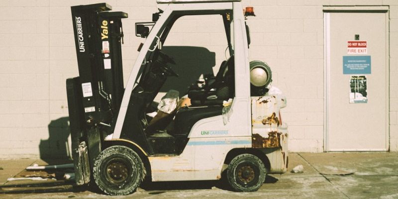 Управление вилочным погрузчиком: требования, принципы, правила