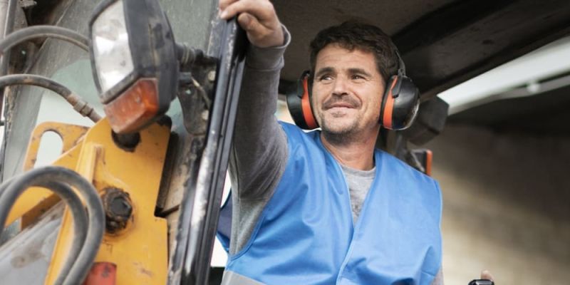 Управление фронтальным погрузчиком: права и рычаги